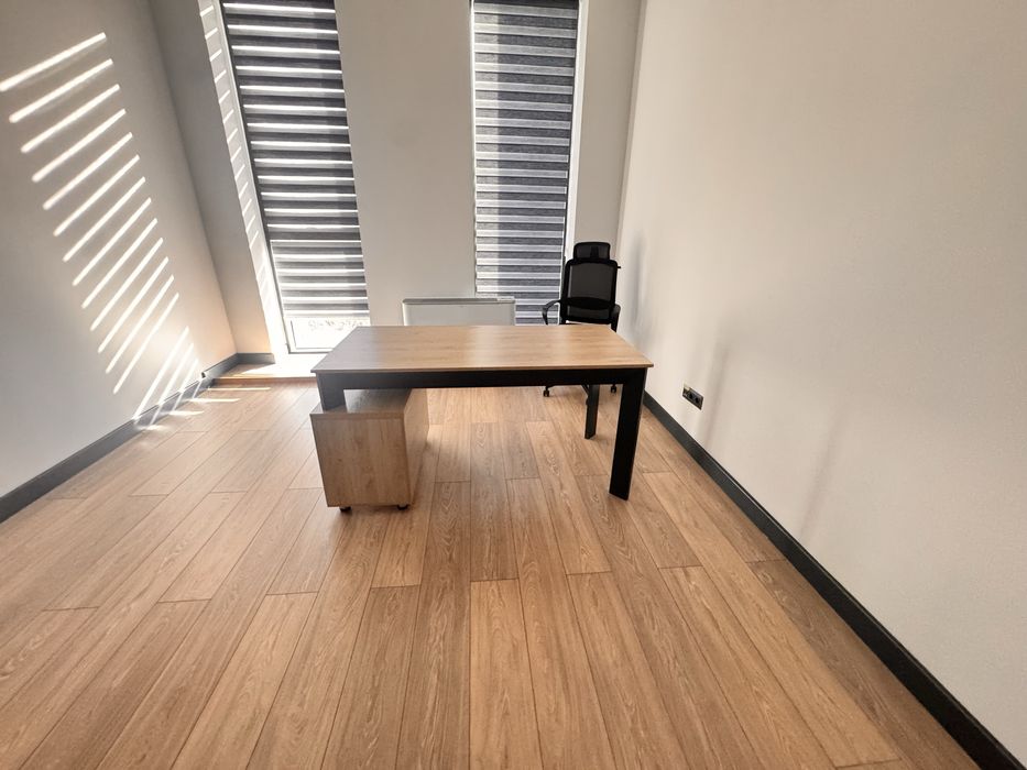 Офисный стол с тумбой