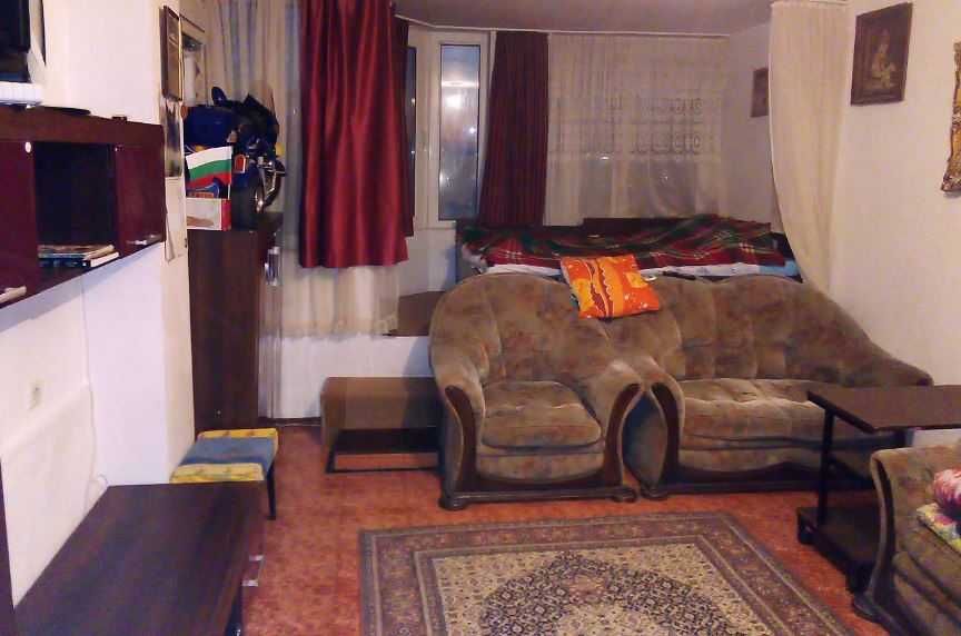 Дава се под наем Двустаен апартамент в Бургас, Възраждане - 75 кв.м за 102 € - Снимка #1