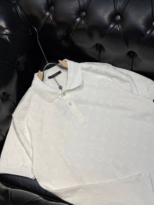 Мъжки тениски с яка различни модели