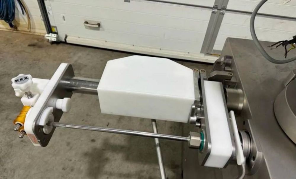 Колбасный вaкуумный шпpиц  Rex 327