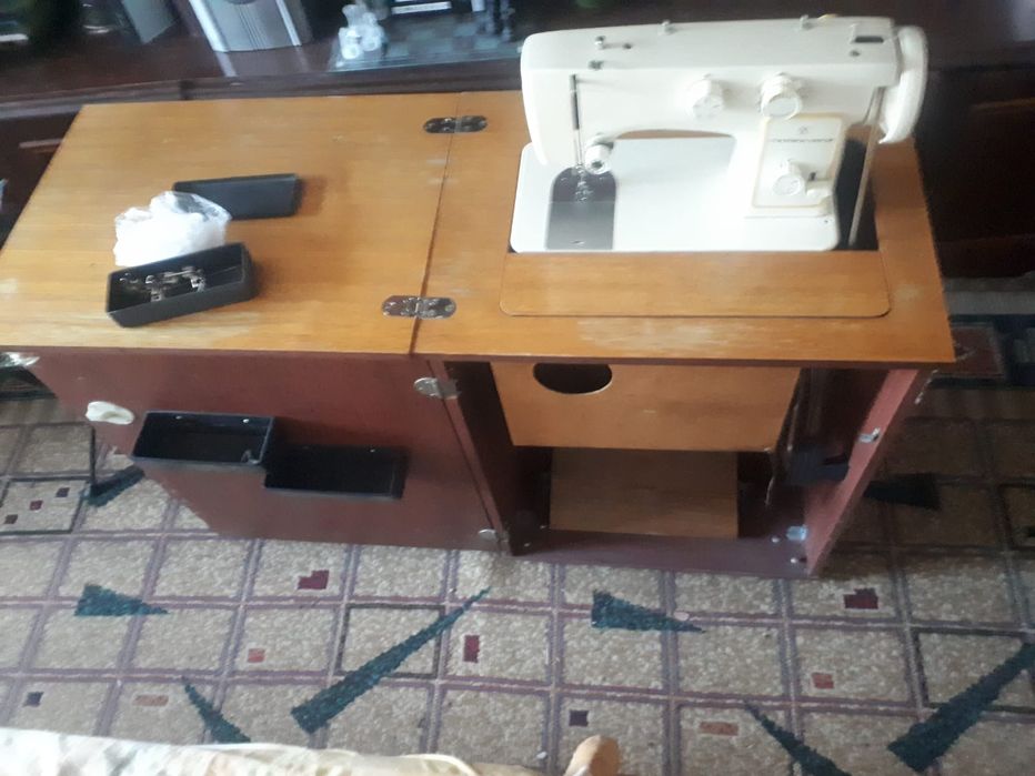 Швейная ножная..