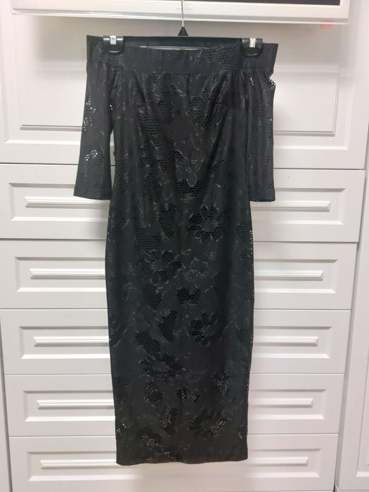 Rochie eleganta, neagra, pe umeri