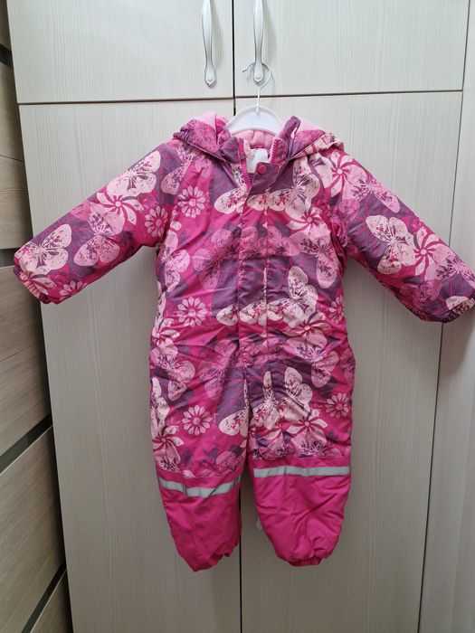 Продам детский зимний комбинезон для девочки
