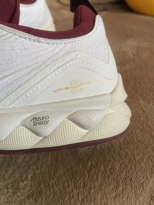 Mizuno wave luminous 2 N40