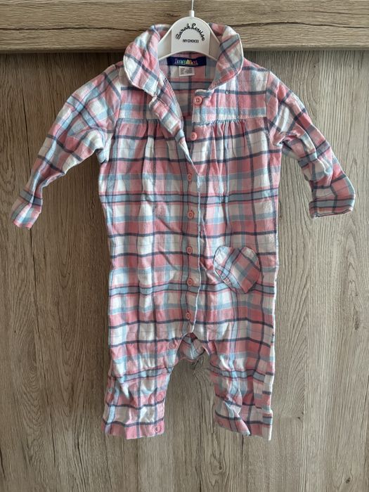 Подарявам дрешки за момиченце размер 62/68