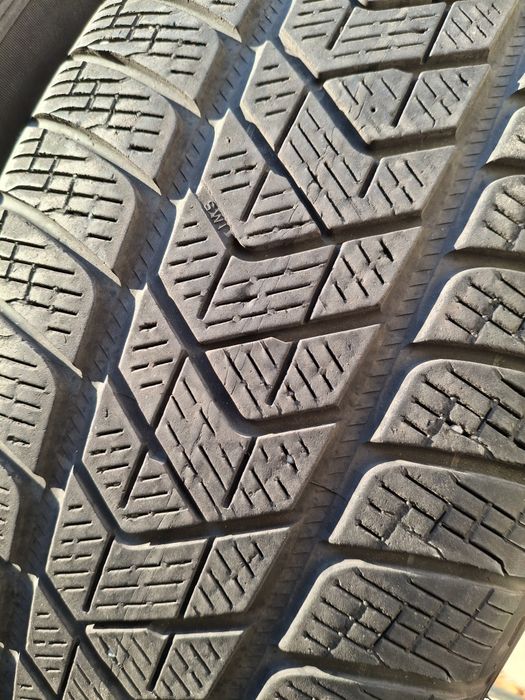 4 Anvelope de iarnă 235 60 r18 Pirelli