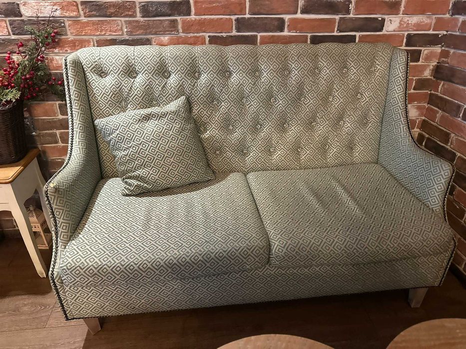 Двуместен диван за кафе в скандинавски стил