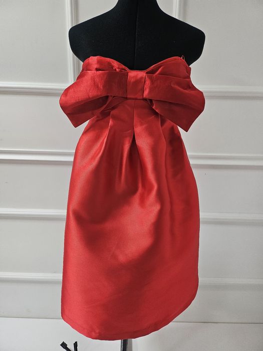 Нова рокля от затворен бутик L размер