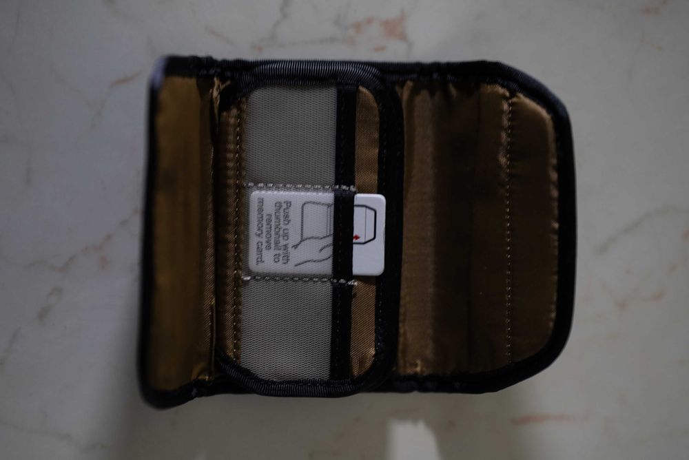 НОВ/НЕРАЗОПАКОВАН Калъф за карти памет GOMATIC (Peter McKinnon)