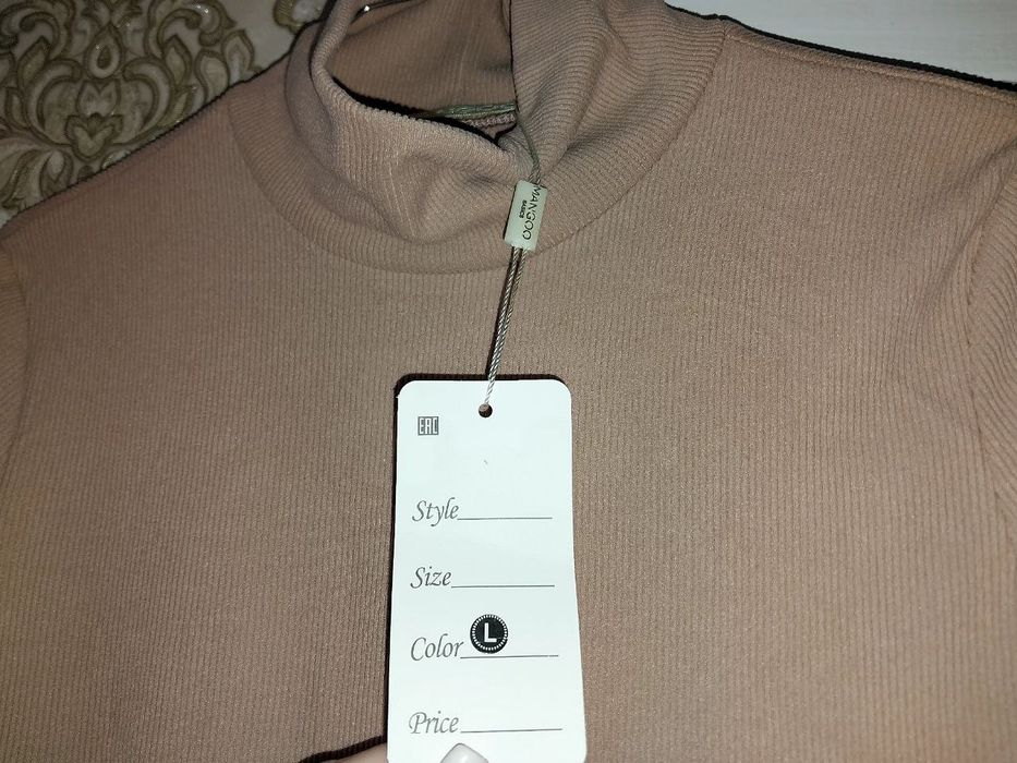 Продам платья новые