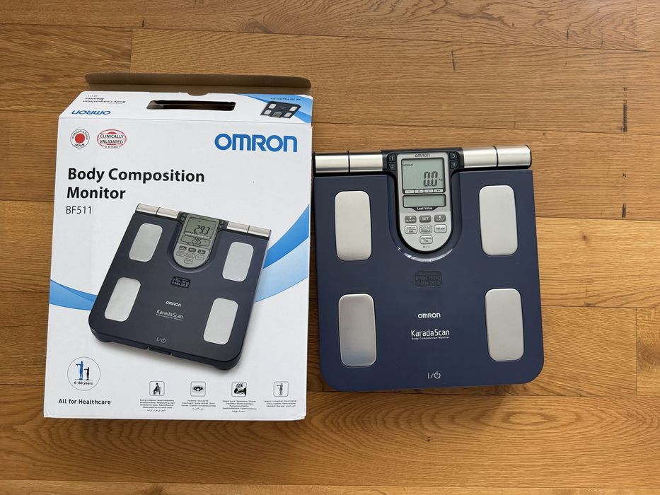 Cantar compozitie corporala Omron HBF-511B-E, 150kg, 4 utilizatori, 6 functii, Bleumarine NOU