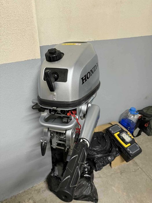 Продавам надуваема лодка ЗАНДЕР 330 С ДВИГАТЕЛ И КОЛЕСАР