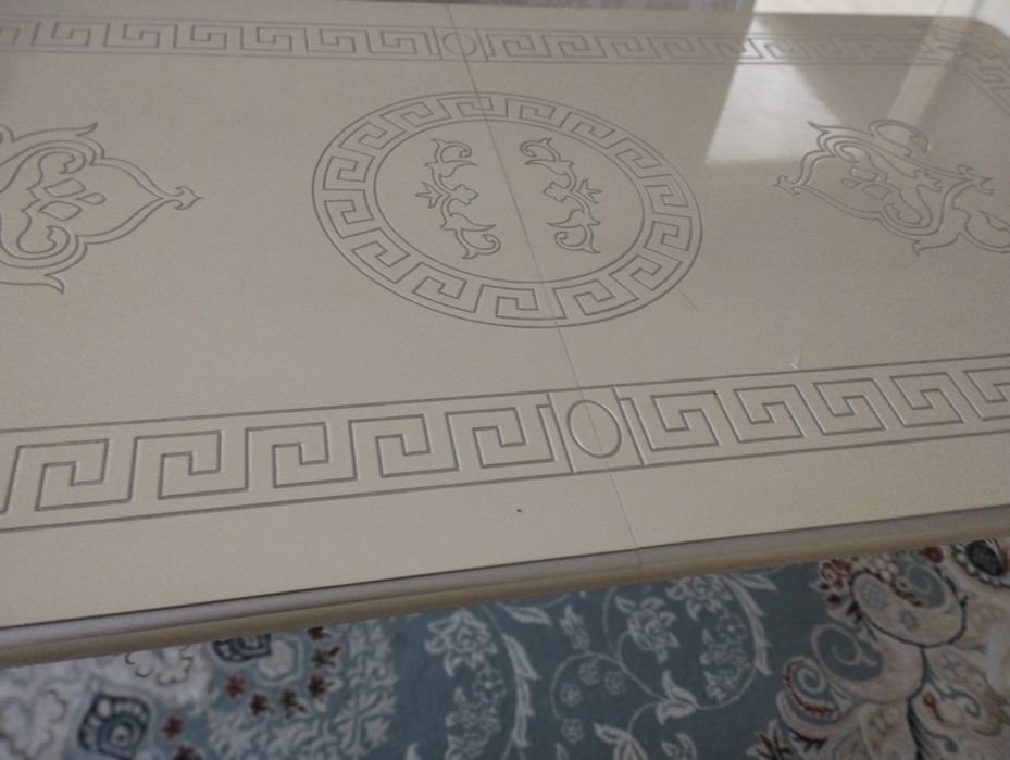 Стол обеденный для гостиной