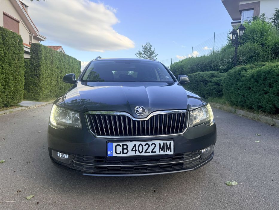 Skoda Superb Combi 4x4  ГАРАЖНА