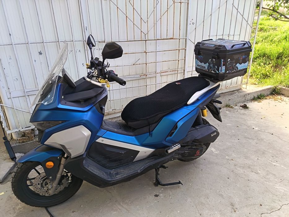 Skuter. Maksi 180 kub