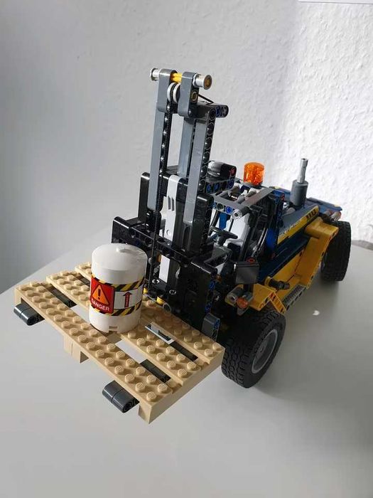 Lego Tehnic 42079: Heavy Duty Forklift