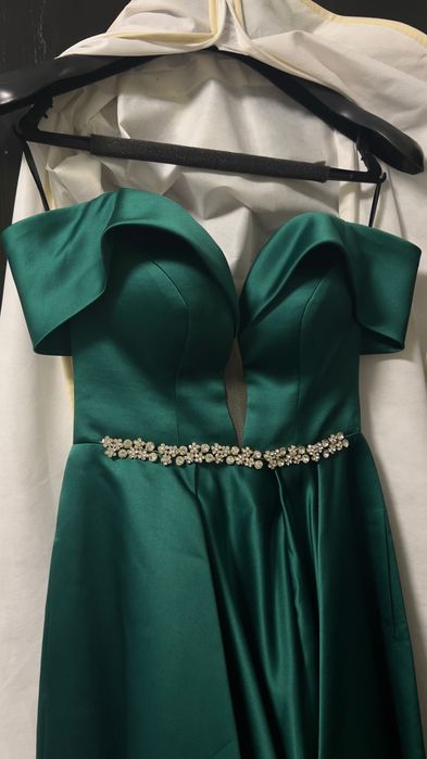 дълга зелена рокля