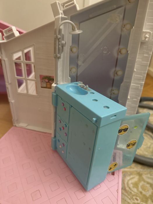 Casa Barbie originala, pliabila, culoare roz alb