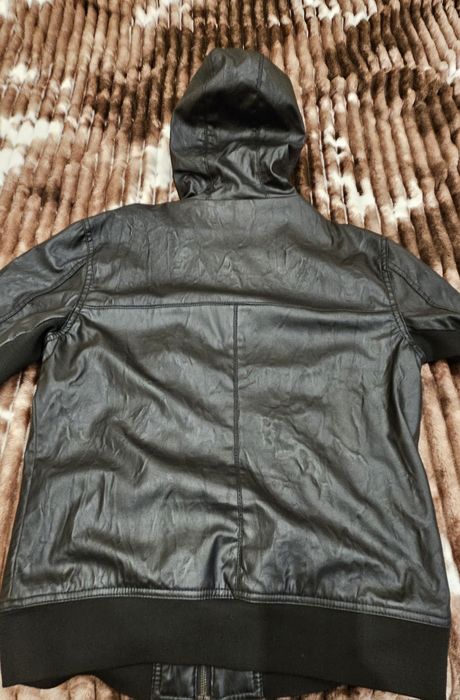 Продавам кожено яке на ZARA M размер