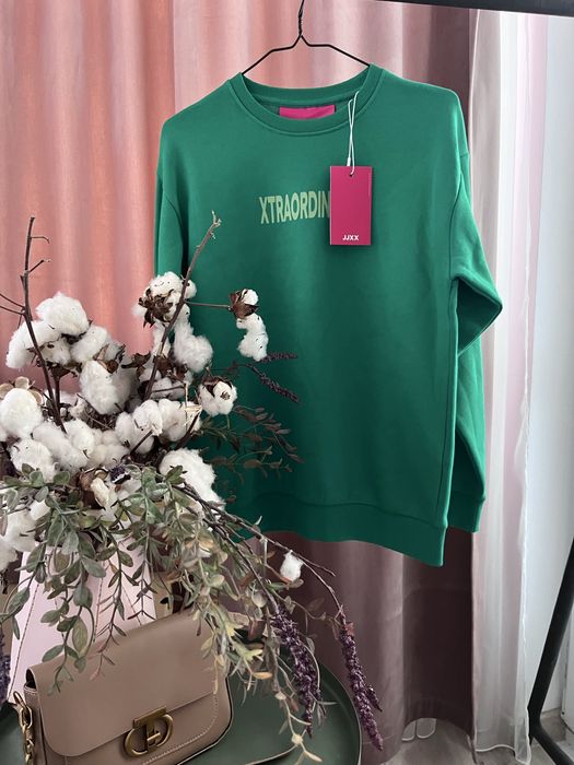 Дамски дрехи на едро от затворил магазин