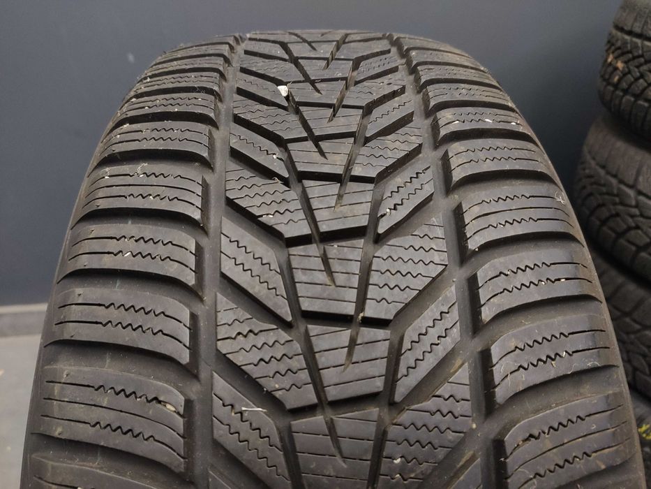 Единични гуми с размер 235 55 17