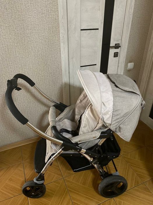 Срочно продам коляску