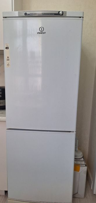Холодильник Indesit