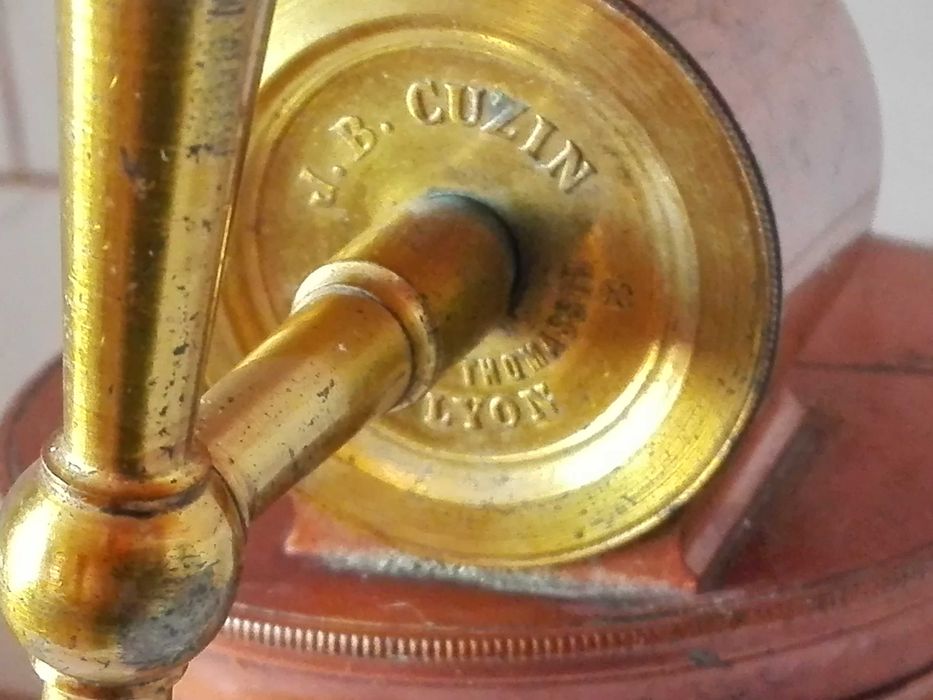 Стар медицински уред  и микровълнова фурна АЛЯСКА  .