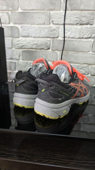 Оригинальные кроссы ASICS