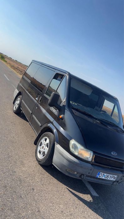 Ford Transit 5 locuri plus marfa