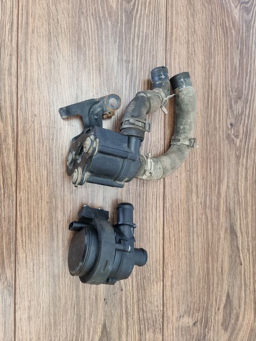 Pompa recirculare apa VAG 5G0965567 / 5Q0965561B – Golf 7, Passat B8