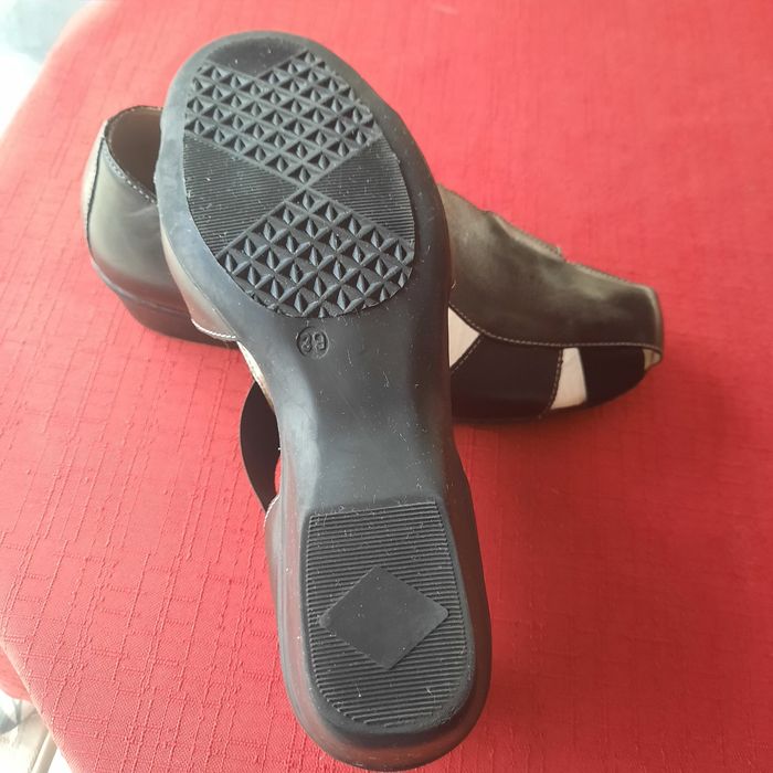 Sandaleta din piele