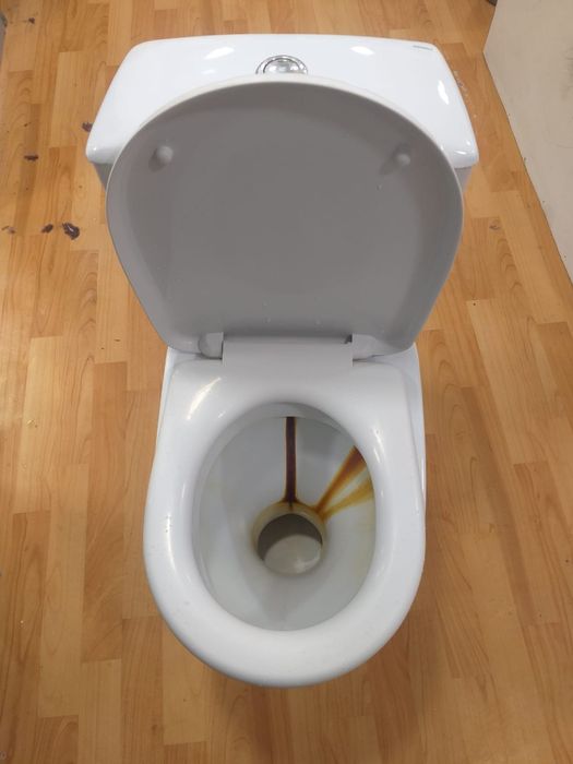 Туалет, унитаз рабочий