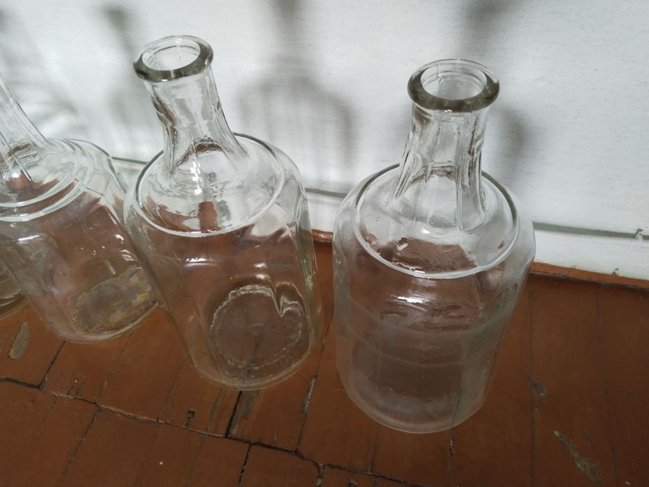 Графины из Советского союзаи бутыль для вина .