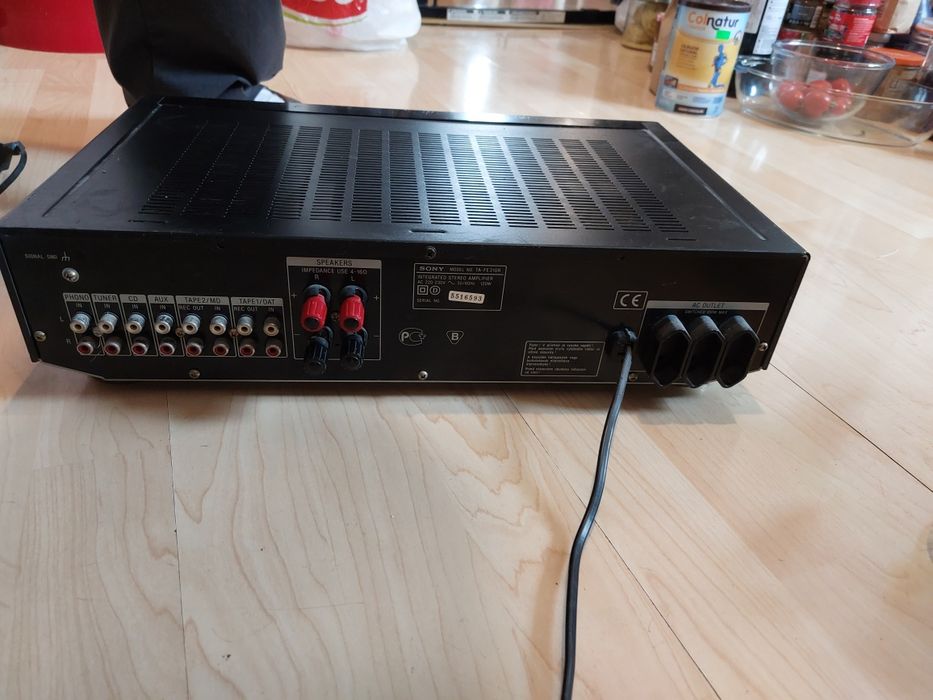 Продавам усилвател Sony TA-FE310R+Logitech Bluetooth аудио приемник