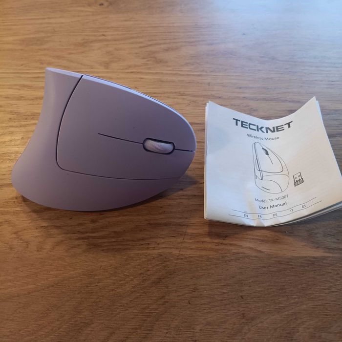 НОВА! Ергономична вертикална безжична мишка TECKNET – Bluetooth + USB