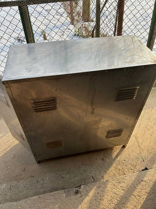 Шкаф за газови бутилки. Неръздавейка. 3 броя бутилки