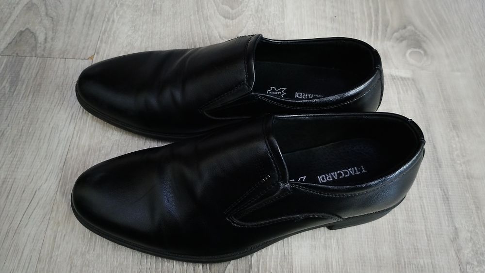Продам школьные туфли 37р