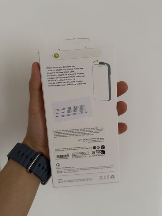 Оригинальный чехол на iPhone 16 Pro Max