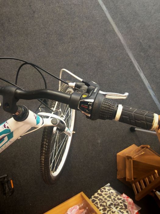 Bicicleta fete aproape noua