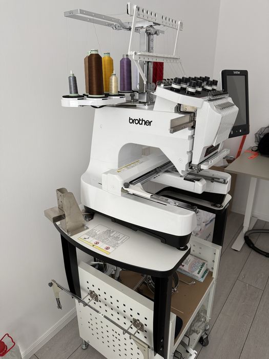 Masina de brodat Brother 1050x, ca noua, toate accesoriile