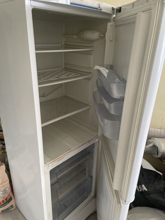 Холодильник Indesit