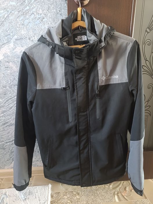 Продам весеннюю куртку на мальчика