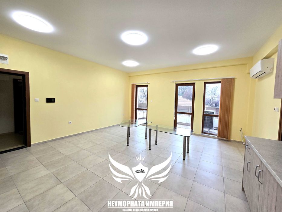 Под наем 43кв.м. 4 етаж помещение, офис студио, салон, ателие в град Асеновград топ център