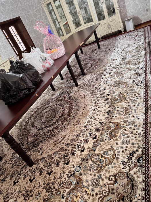 Кілемдер, әр түрлі размерде, Түркістан қаласында