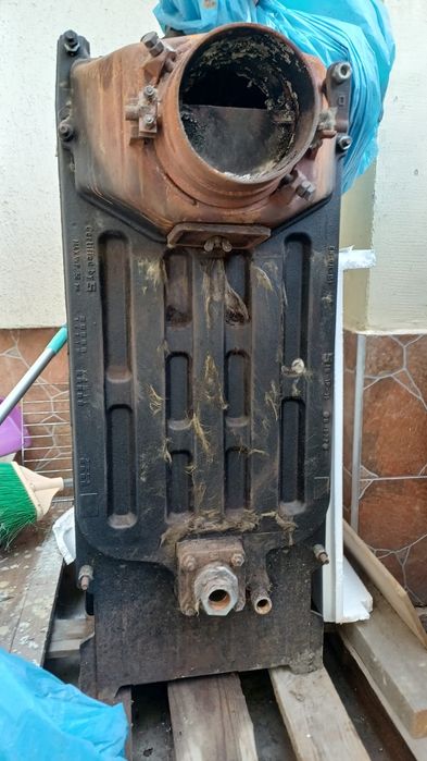 Centrală/Cazan Buderus Logano G211 din fontă, 36-42 kW, combustibil solid