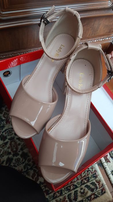 Barcha Kira Red porno videolar