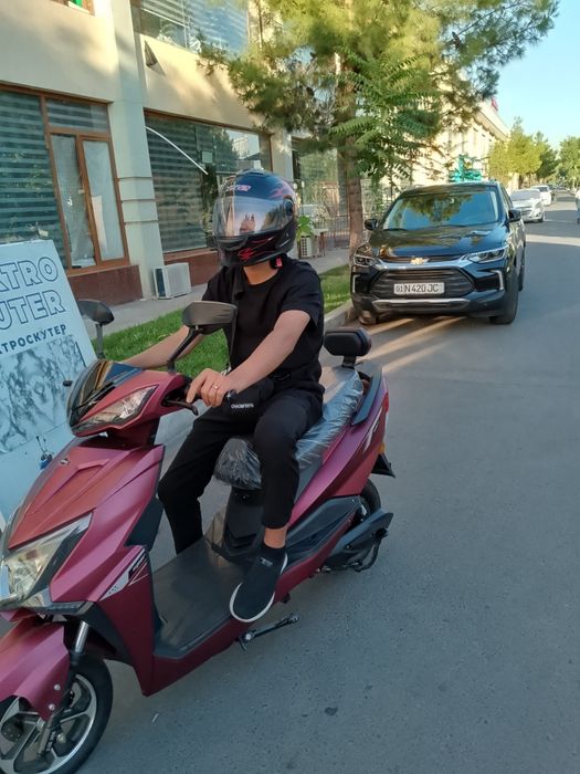 Скутр сотилади  нархини келишамиз