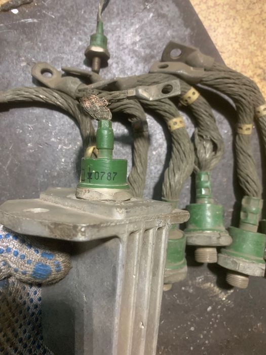 Продам тиристоры.