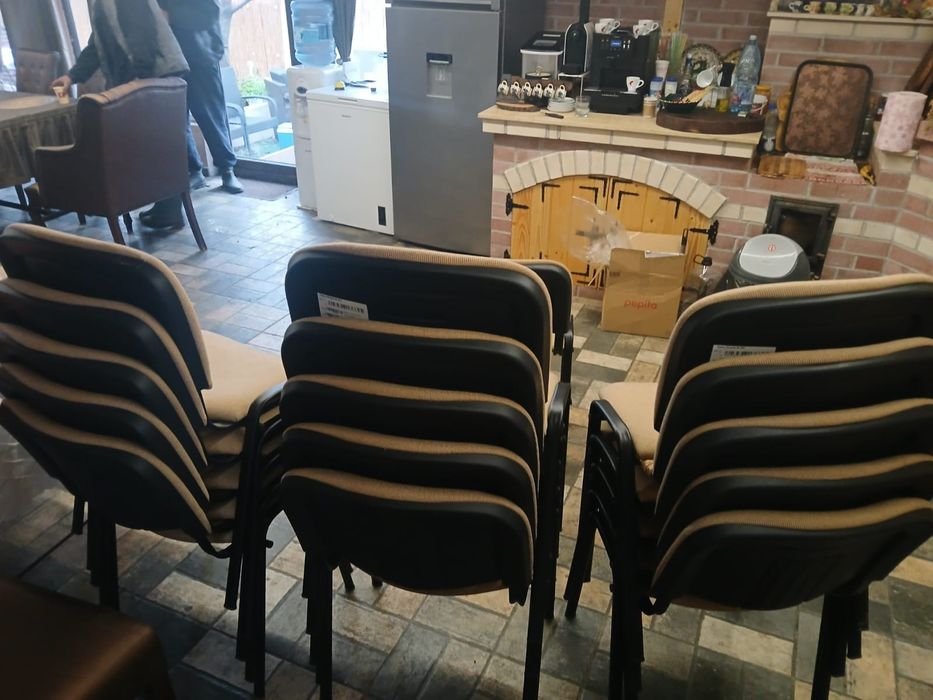 Vând 26 scaune noi foarte confortabil